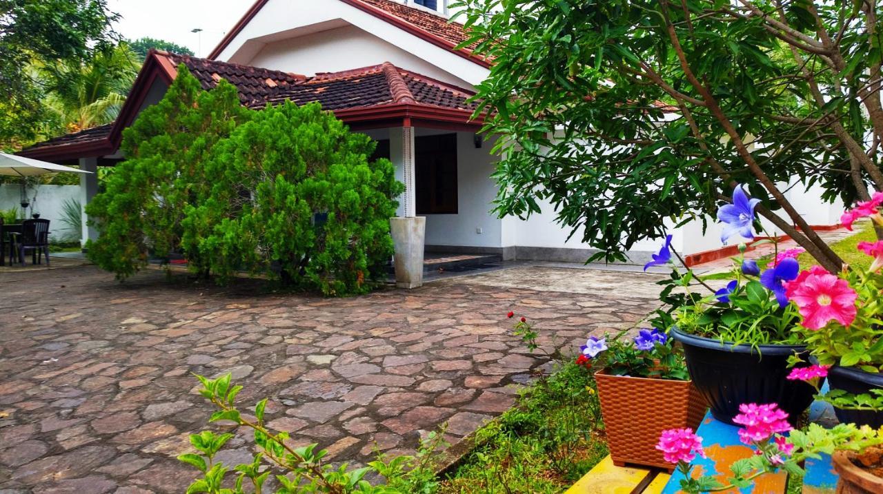 Mina Villa Hikkaduwa Bagian luar foto